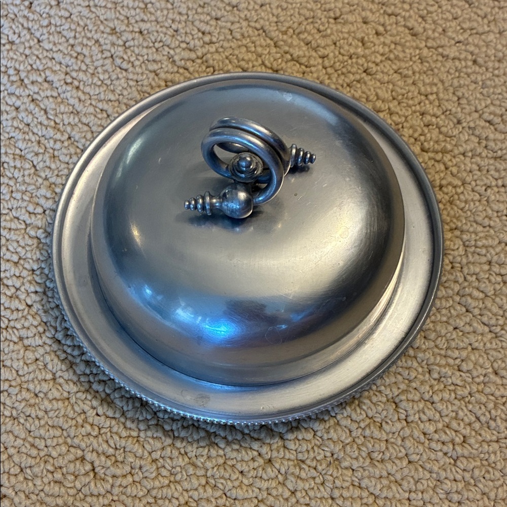 Buenilum Elegant Silver Serveware Lid and Plate.